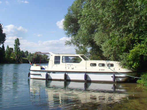 Mit dem Hausboot auf dem Doubs